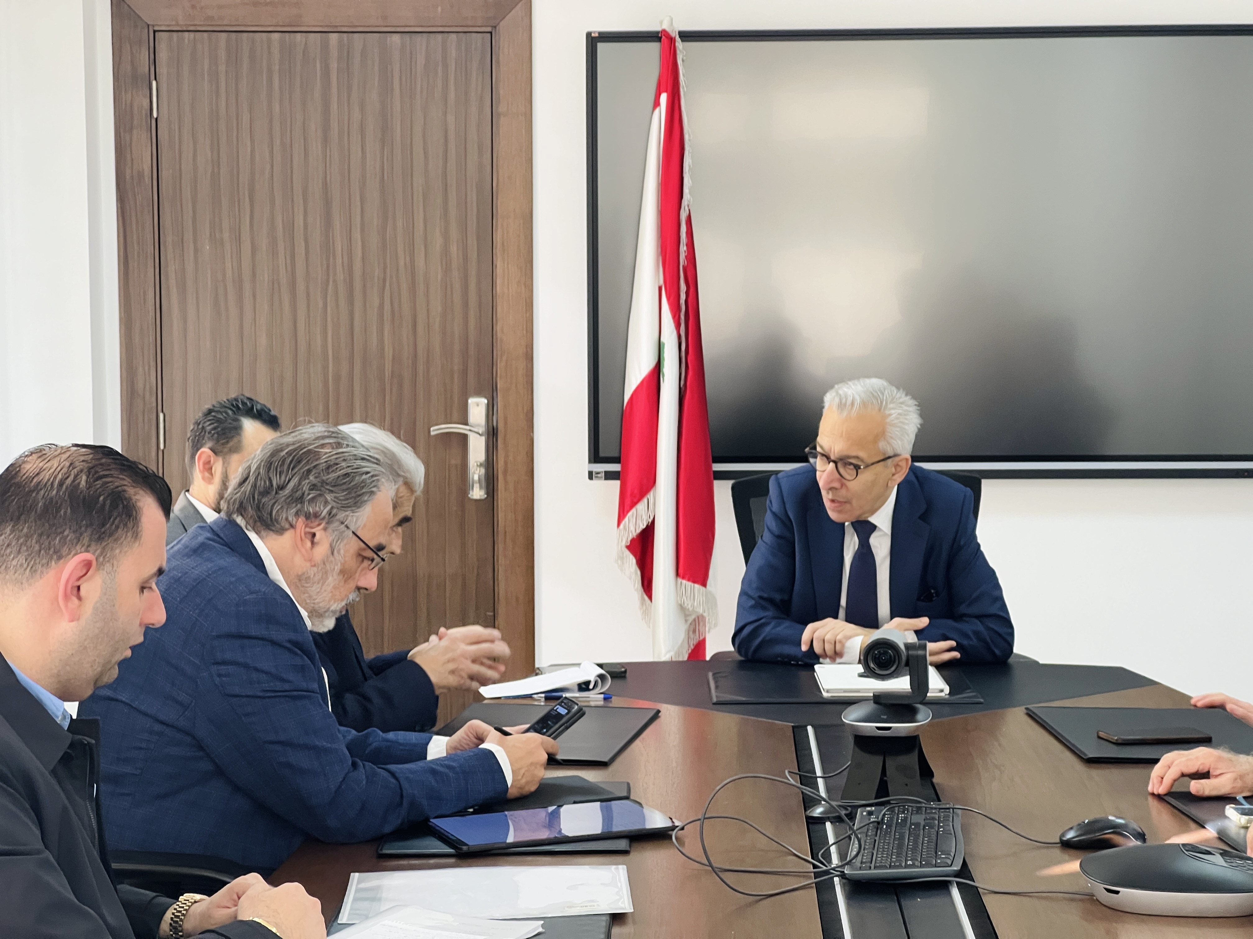 وزير الاقتصاد يلتقي بممثلي النقابات الغذائية ويبحث قضية ارتفاع أسعار السلع