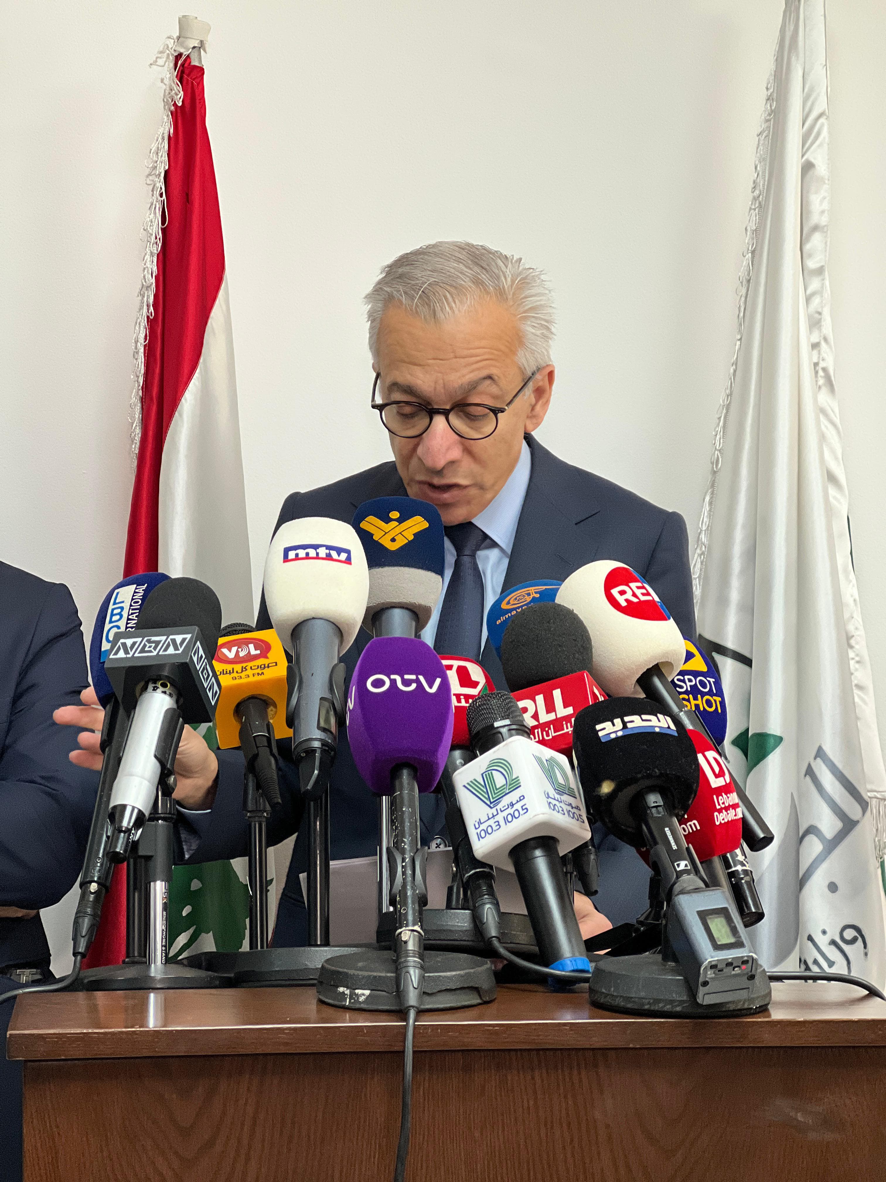 وزير الاقتصاد يُحيل 29 شركة وجهة مخالفة إلى النيابة العامة المالية: "لا تساهل مع استغلال الحرب والتلاعب بالأسعار